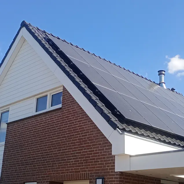 Dak met zonnepanelen