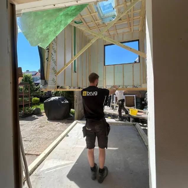 Prefab aanbouw plaatsen